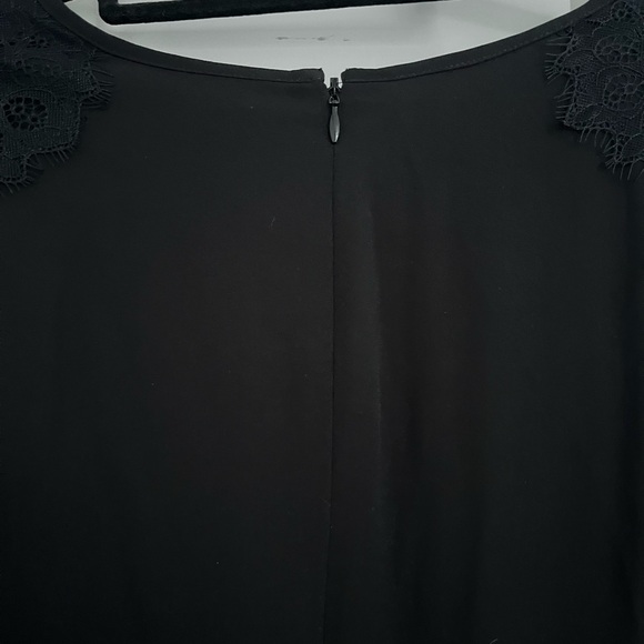 Stylish Black Banana Republic Dress with Lace Accents - Picture 3 of 5
